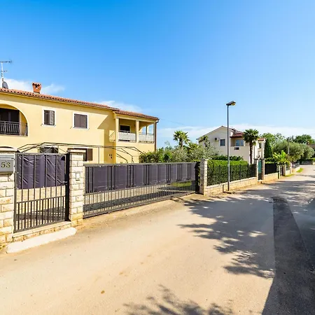Spacious With Garden * Poreč