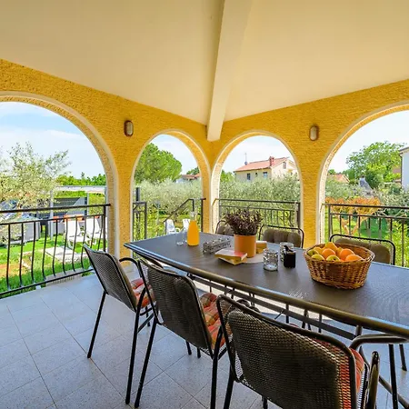 Spacious With Garden *