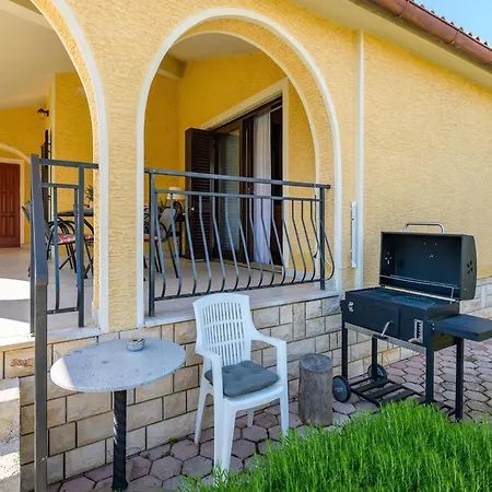 Spacious With Garden * Πόρετς