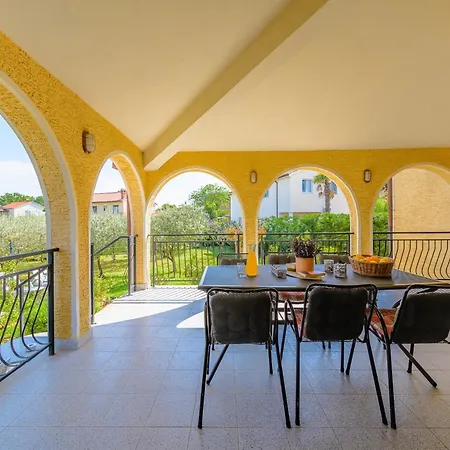 Lejlighed Spacious With Garden