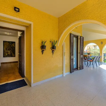 Spacious With Garden *