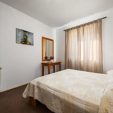 Spacious With Garden Lejlighed *