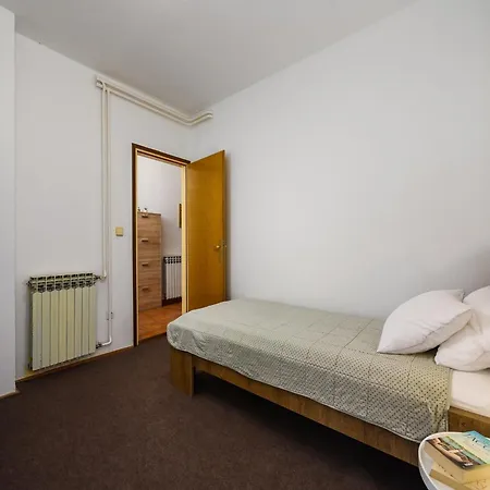 Spacious With Garden Διαμέρισμα