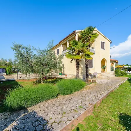 Lejlighed Spacious With Garden Poreč