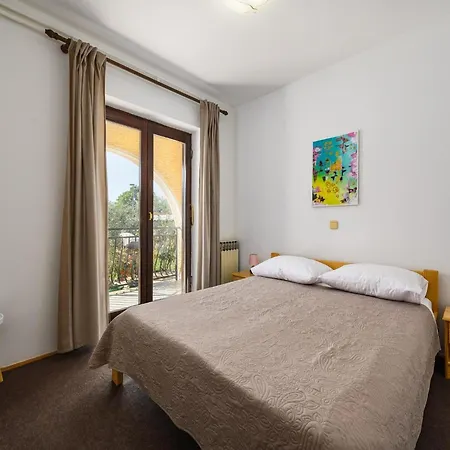 Spacious With Garden Διαμέρισμα