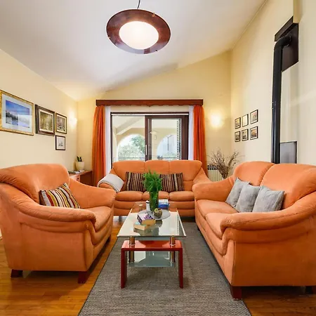 Spacious With Garden Διαμέρισμα Πόρετς