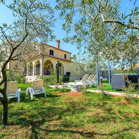 Spacious With Garden *