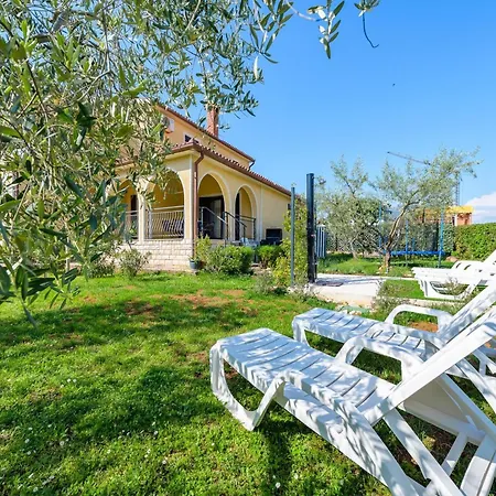 Spacious With Garden