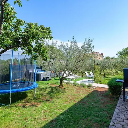 Spacious With Garden Lejlighed Poreč