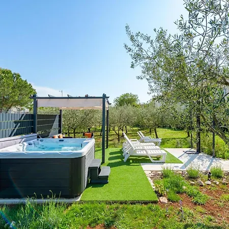 Spacious With Garden *